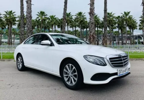 MERCEDES-BENZ E200